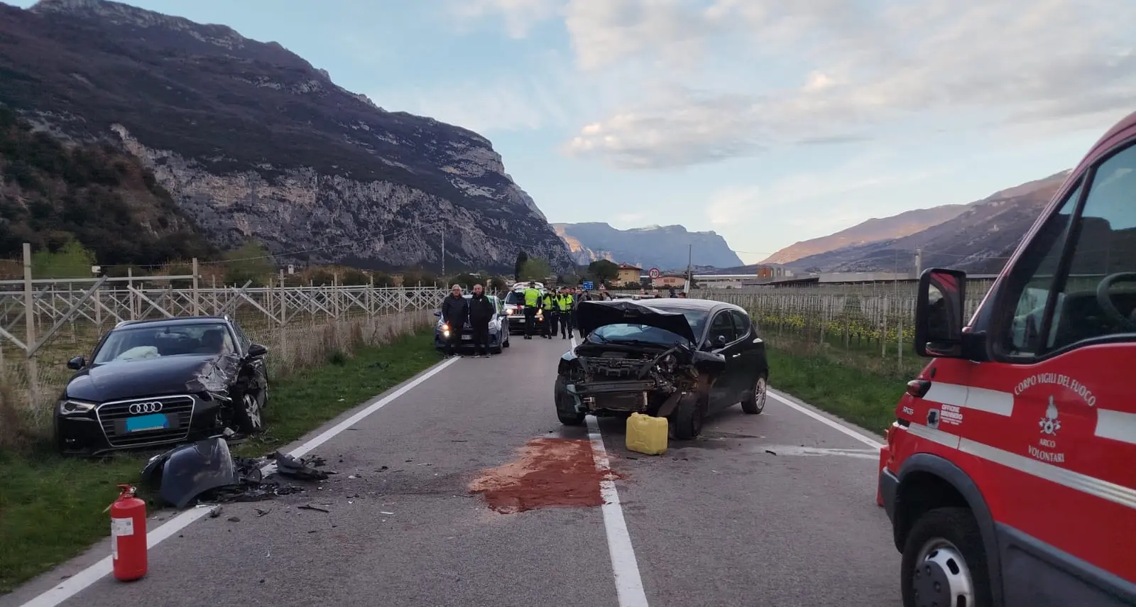 Gardesana, incidente a Ceniga: ferita una donna. Pesanti i disagi alla circolazione