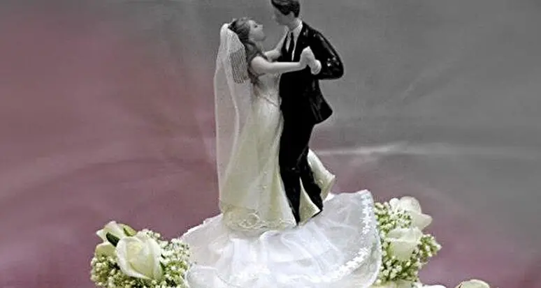 Renon: l'auto è in panne, i pompieri accompagnano la sposa in chiesa