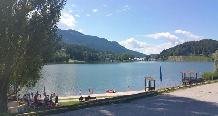 Bandiere blu, in Trentino confermate le 12 spiagge che soddisfano i parametri: eccole