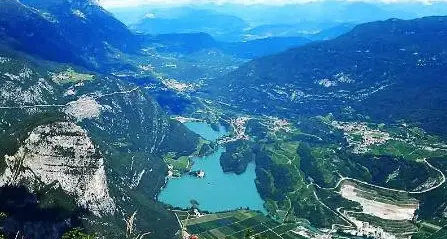 Cammino dei sette Laghi, un «anello» lungo 80 chilometri tra acqua, viti e storia