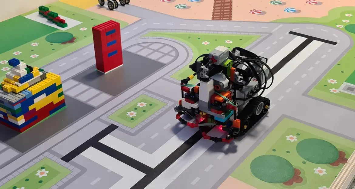 Alla gara dei robot RoboCup Junior, trionfano i ragazzi delle Pascoli di Povo (che ora andranno agli Europei)