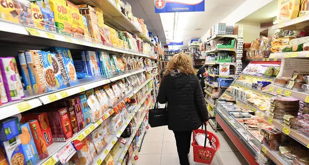 La card del governo Meloni a 6.042 famiglie: una tantum di 382,5 euro. Tutto quello che c’è da sapere