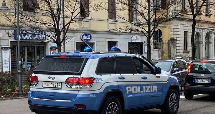 Topo d'appartamento scappa, ma finisce in ospedale dove la Polizia lo arresta