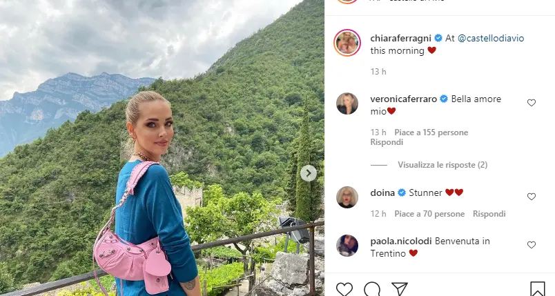 Chiara Ferragni al castello di Avio, fra brand e social scattano i “like”, ma anche le critiche