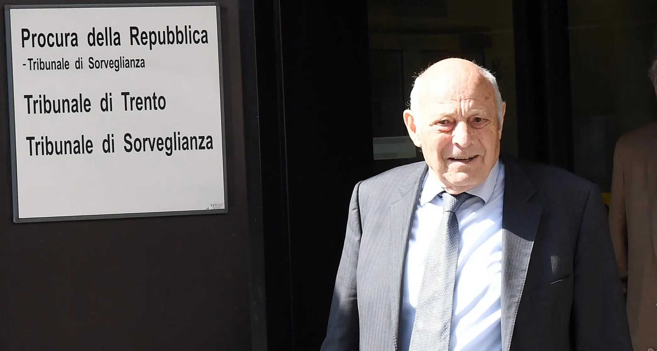 Durnwalder condannato: sconterà la pena insegnando agli extracomunitari