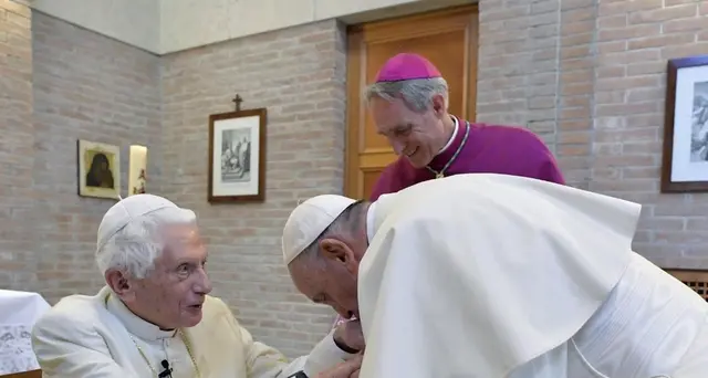 Ratzinger: ricorda amici scomparsi, spero unirmi presto a loro
