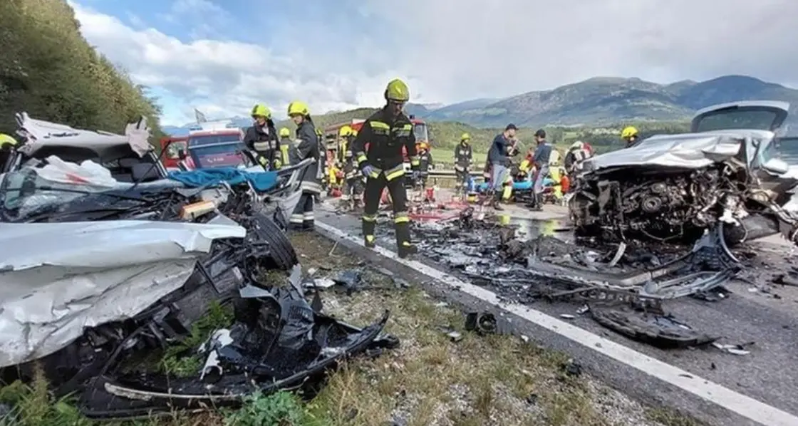 Tragedia nei pressi di Brunico: nello scontro tra due auto muore una donna, 4 i feriti