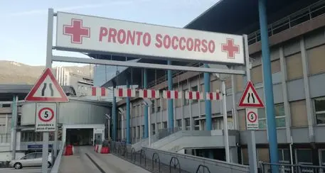 Tamponamento in tangenziale, una donna di 44 anni portata al Santa Chiara in codice rosso