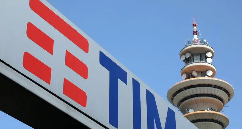 Poste lancia un’opas su Tim: maxi offerta da 10,8 miliardi per creare un grande gruppo