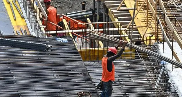 Aziende piccole nelle valli, salari più bassi. Il sociologo: “Le classe operaie? Stanno male”