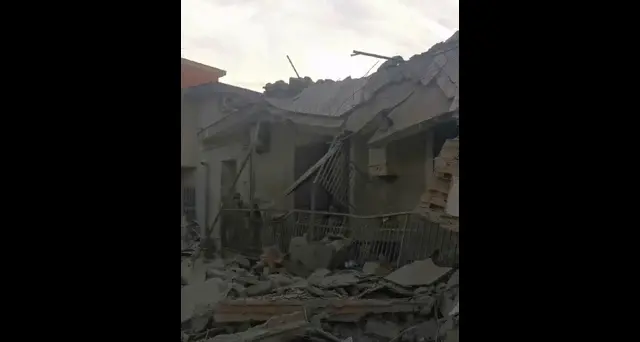 Crollo palazzina: padre e figlio estratti vivi, morta bimba