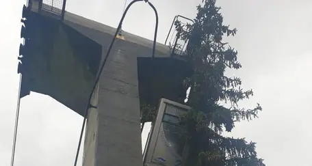 Rio Pusteria: albero cade sulla cabina della funivia, dieci passeggeri miracolati