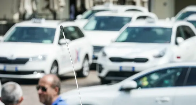 Taxi: alla Camera emendamento governo per lo stralcio art.10
