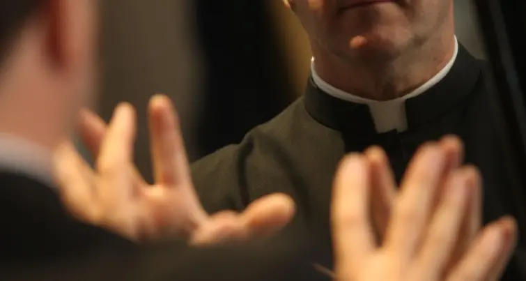 Alto Adige: nel 2021 vengono alla luce cinque casi di pedofilia nel clero, la relazione della Commissione diocesana
