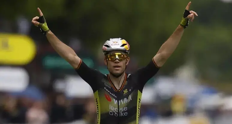 Van Aert multato in Trentino: 300 euro per le stampelle buttate nel cestino sbagliato