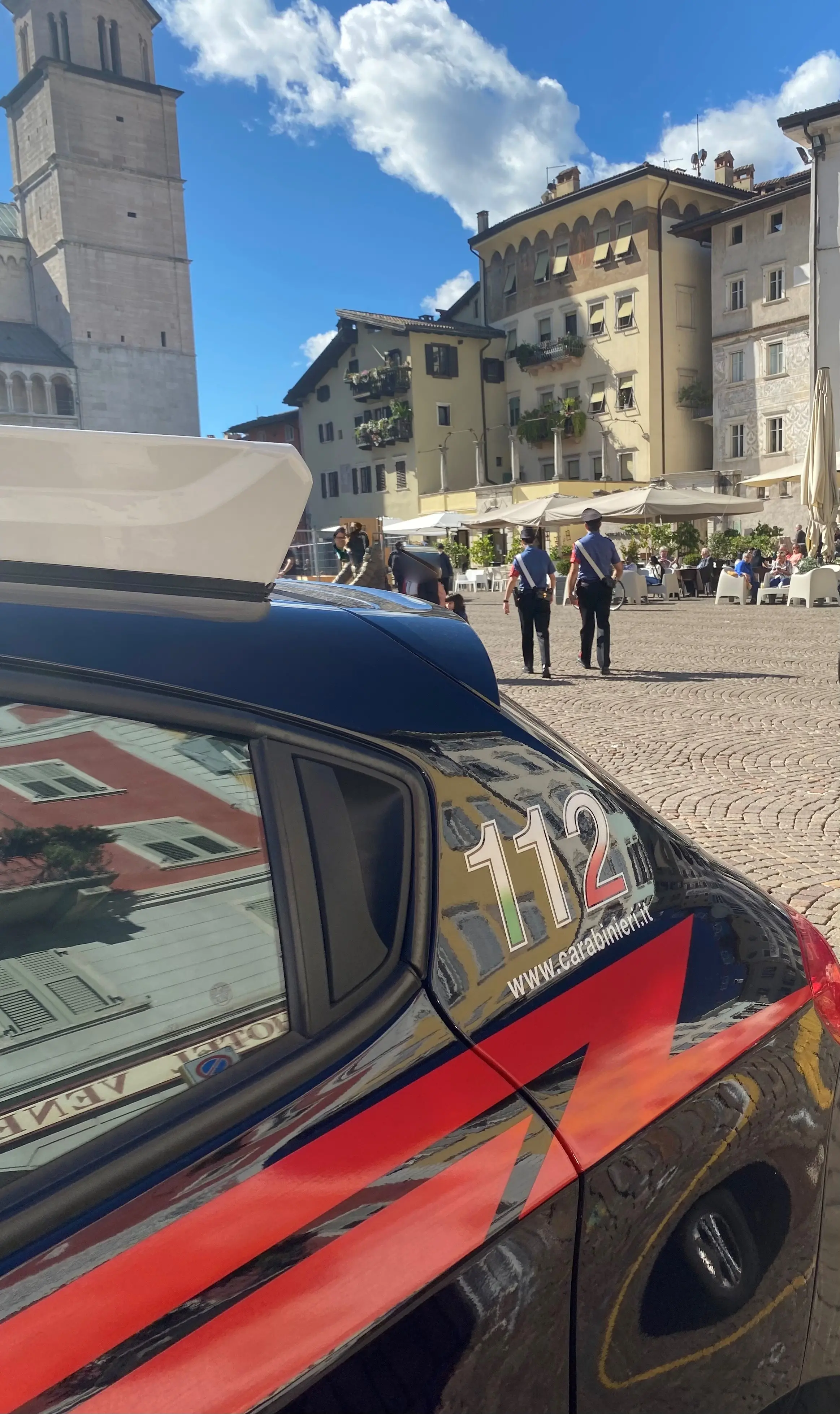 Tenta di forzare la sede dell’Ama in via Taramelli, arrestato nella notte