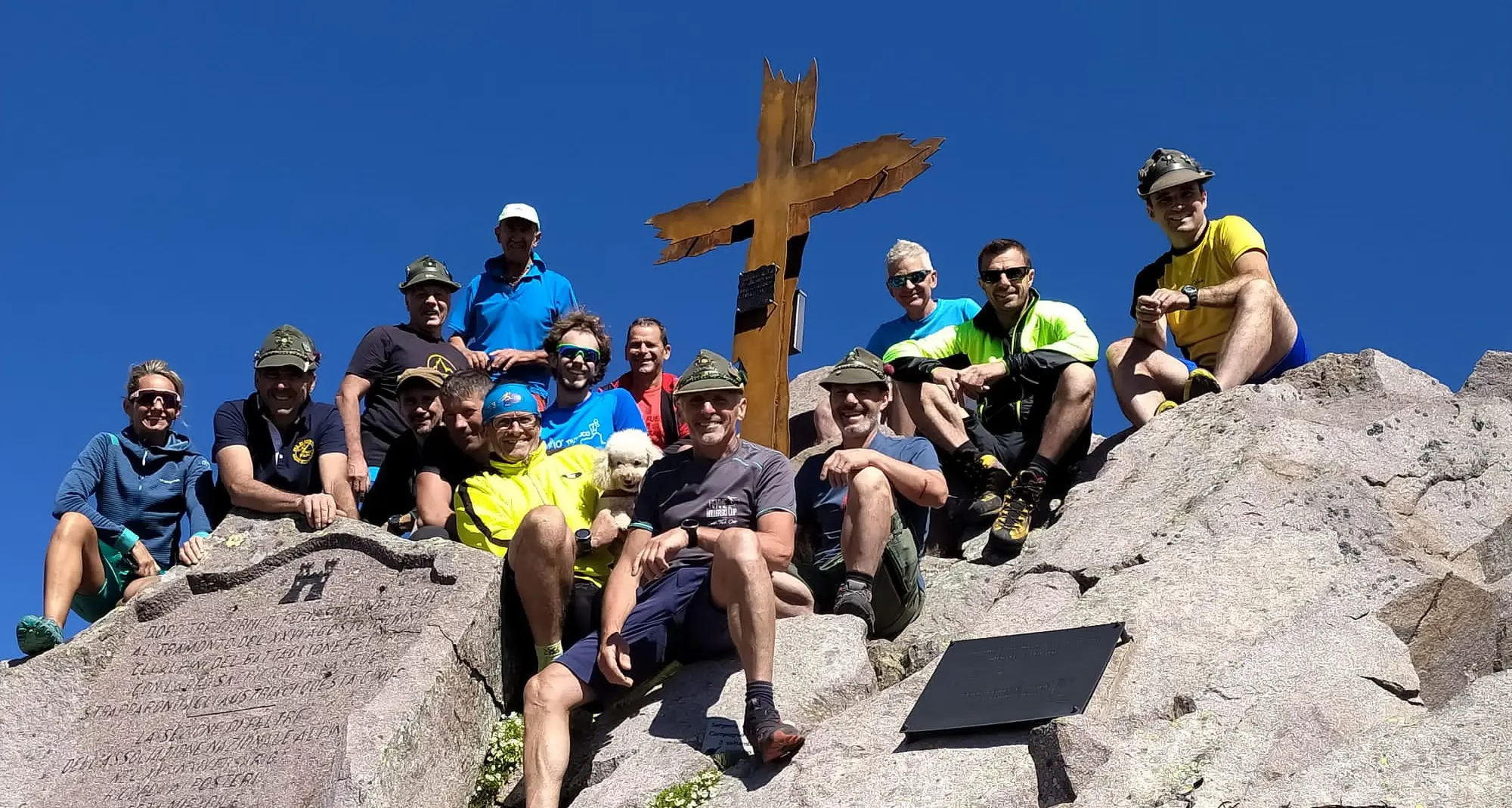 Sulla cima del Cauriol una nuova croce, posata da Alpini e Vigili del Fuoco di Ziano