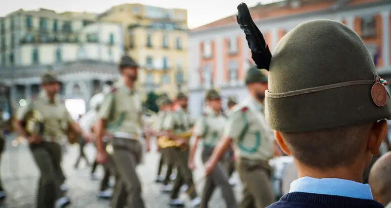 Nuove penne nere sulle Dolomiti: 130 giovani Alpini in marcia tra Trentino e Veneto