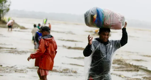 Filippine: tifone Toraji,evacuate 8000 persone in 2.500 villaggi