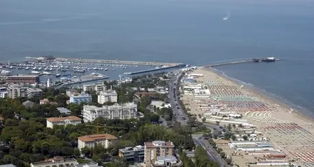 Due hotel di Rimini contro il caro energia: \"Aria condizionata a pagamento\"