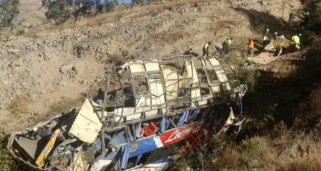 Perù, bus cade in una scarpata: almeno 13 morti e 5 feriti