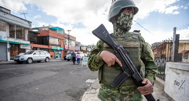 Ecuador: spari contro auto di una candidata al Parlamento