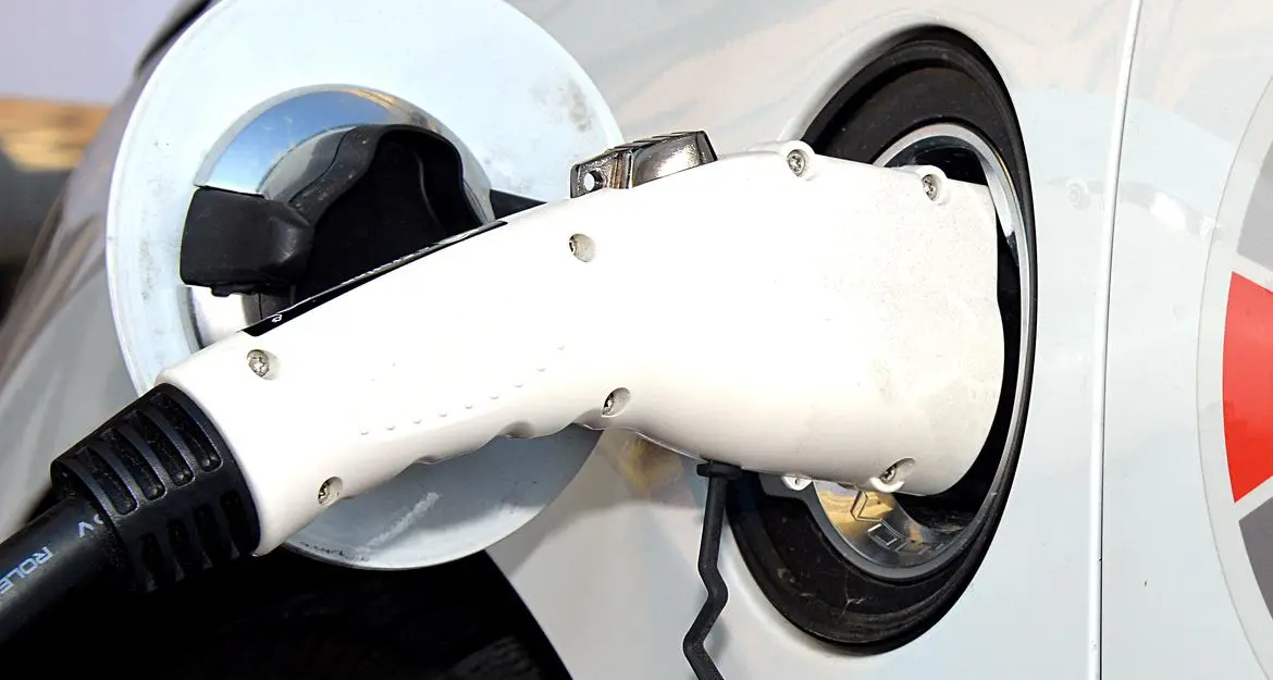 Autoveicoli elettrici, estesa la finestra per richiedere il contributo: quello che c’è da sapere