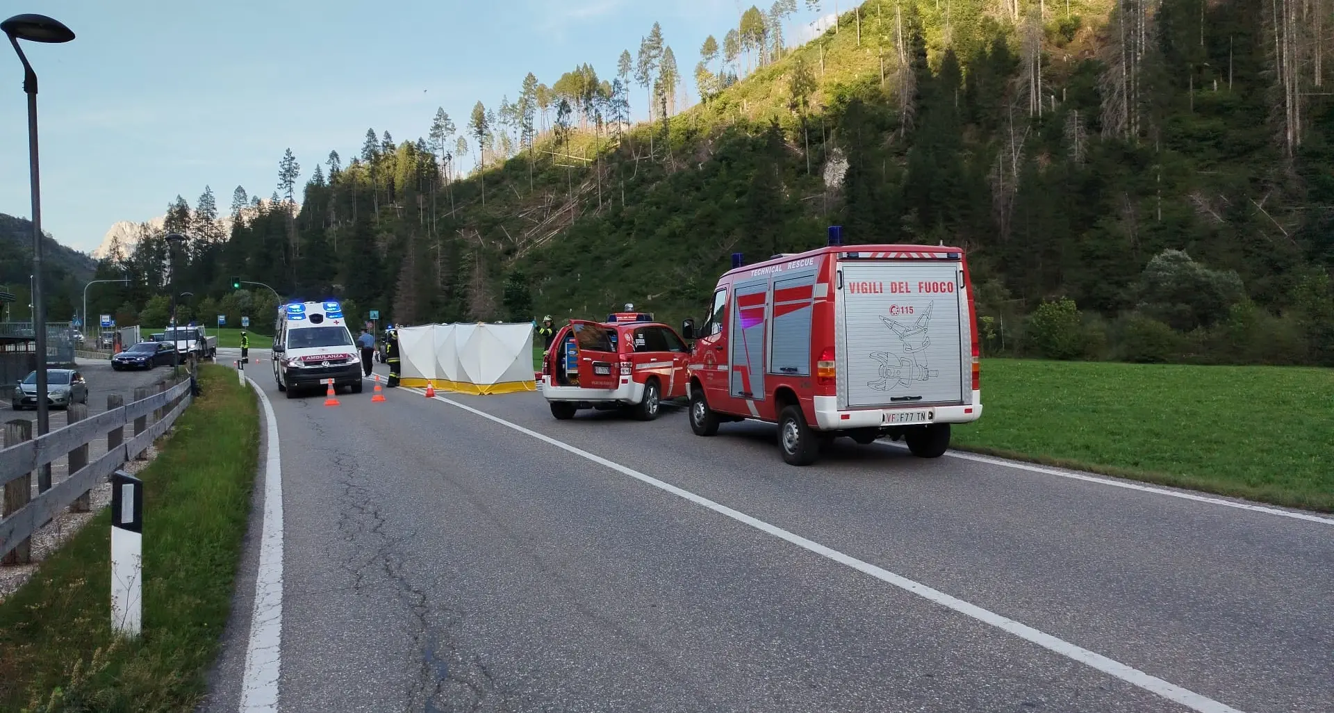 Moto finisce fuori strada fra Predazzo e Moena: ferito un 35enne