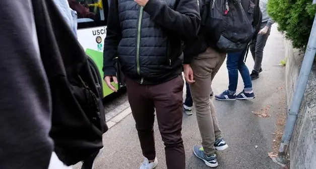 La dirigente scolastica: «Dobbiamo trovare altre strategie per chi non va a scuola»