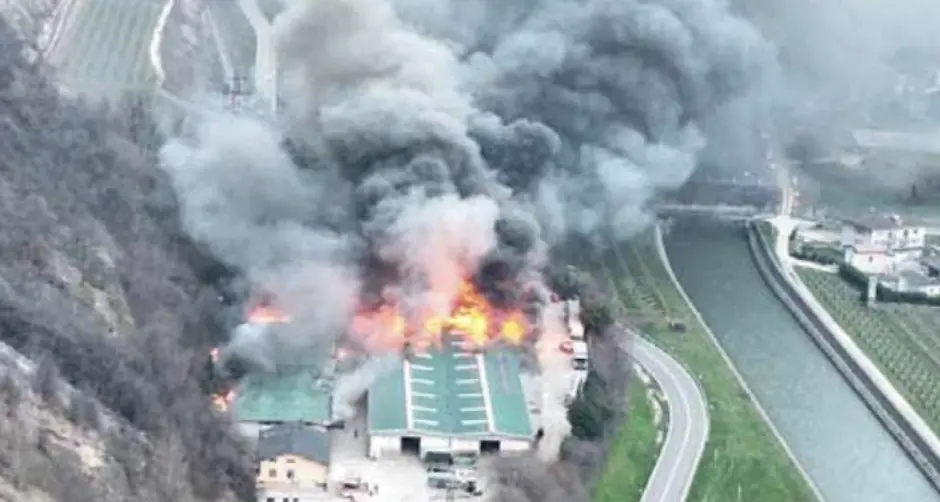 Stalla devastata dalle fiamme, i titolari: “Grazie per la solidarietà, non lo dimenticheremo mai»