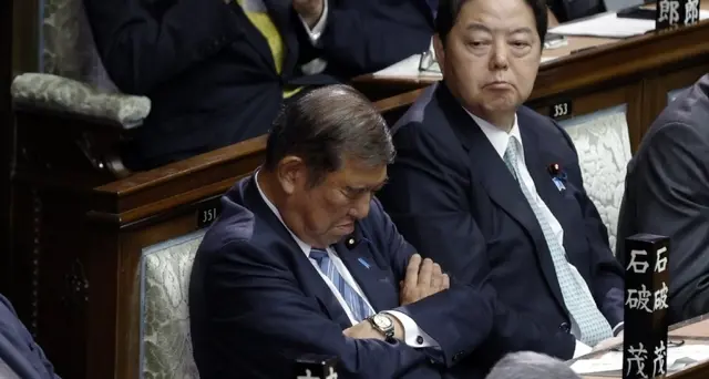 Giappone: premier dorme durante voto, è colpa del farmaco