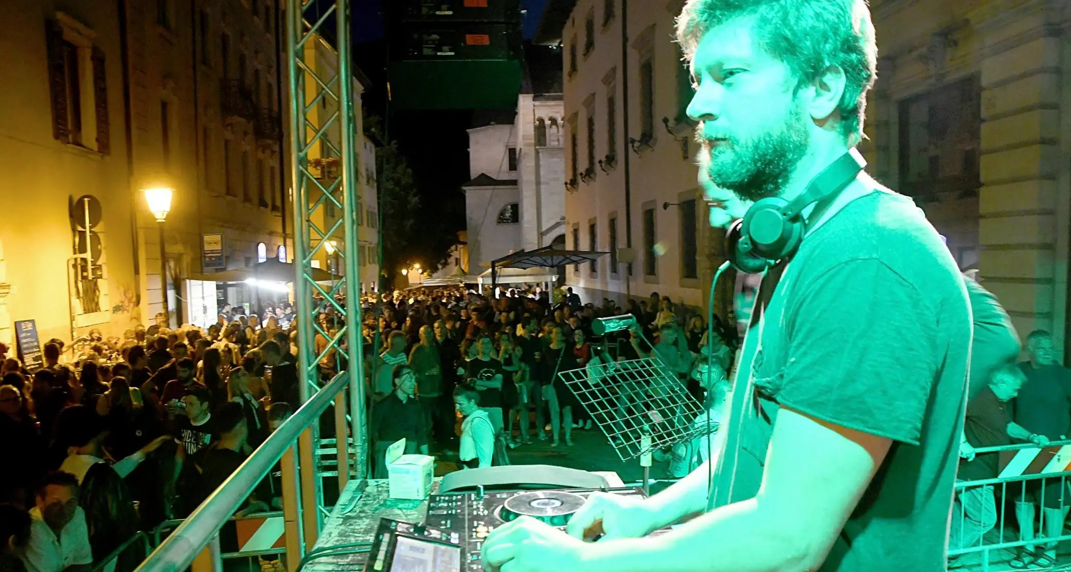 Magica Notte delle Vigiliane: gli esercenti possono organizzare eventi musicali, ma in centro «solo all'interno del locale»