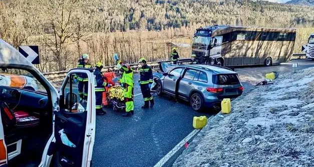 Rapì il figlio e si schiantò in auto, 3 anni e 10 mesi: l'uomo e il complice hanno patteggiato