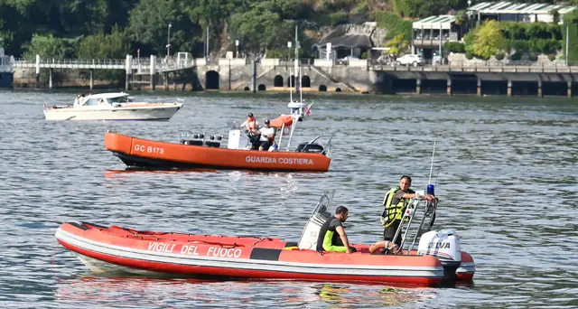 Turista si tuffa con uno dei tre figli nel lago di Como e non riemerge