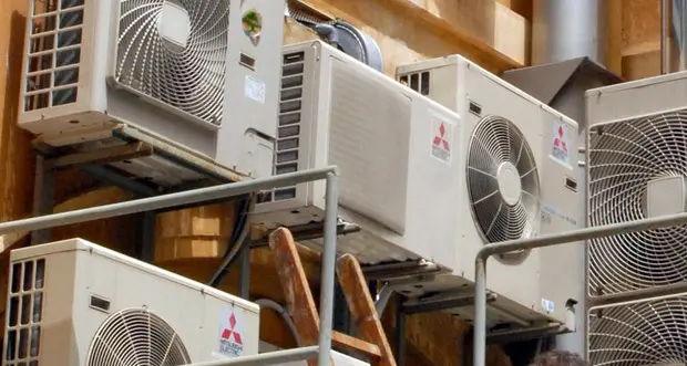 La Pubblica amministrazione risparmia: arriva la “stretta” ai termosifoni e ai condizionatori
