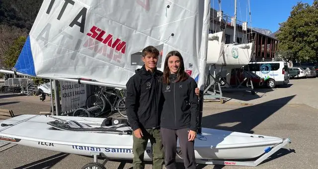 Riva, le vittorie della famiglia Pascali: il figlio Antonio conquista il mondiale Ilca 6 di vela, il padre Leonardo la Dakar con l’Audi
