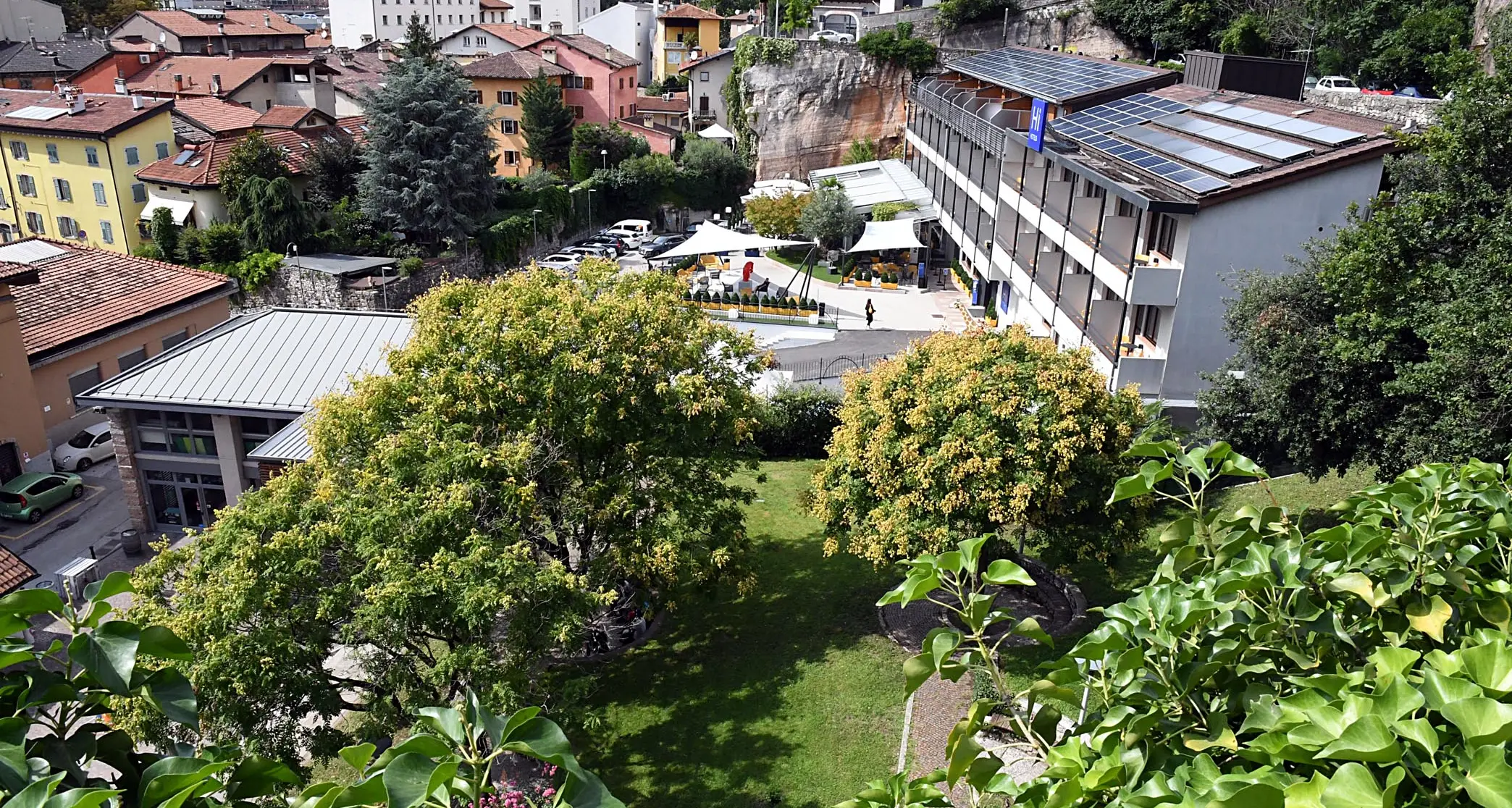 Spacciava \"fumo\" ai minorenni al parco della Predara, arrestato un 36enne: il «cliente» aveva solo 13 anni