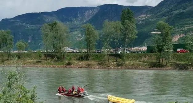 Giallo in Val Venosta, donna avvista un cadavere nell’Adige
