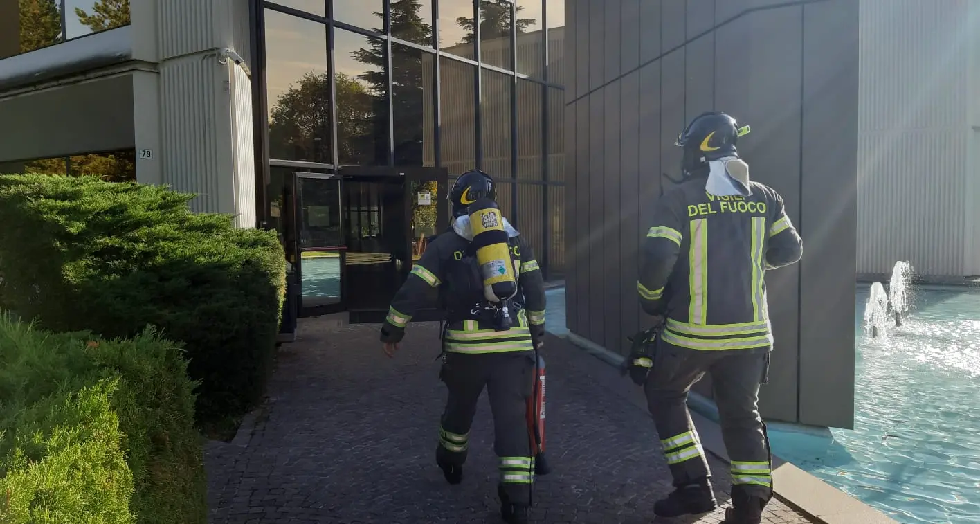 Allarme incendio in Azienda Sanitaria a Trento, evacuato tutto il personale