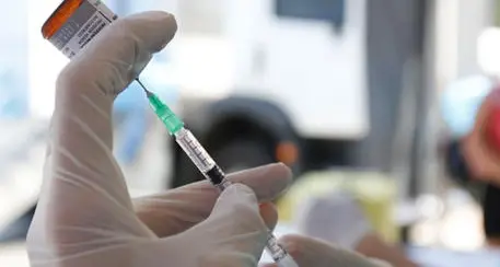 Battaglia legale sul tampone al figlio: i genitori rinunciano alle cure pur di evitare il test sul bimbo