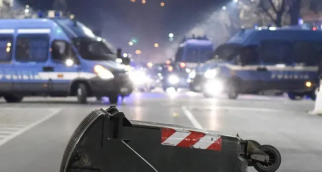 Anarchici: scontri Torino, 10 condanne e 25 assoluzioni