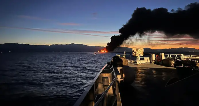 In fiamme nella notte il traghetto Grimaldi Lines da Corfù a Brindisi, in salvo 288 passeggeri