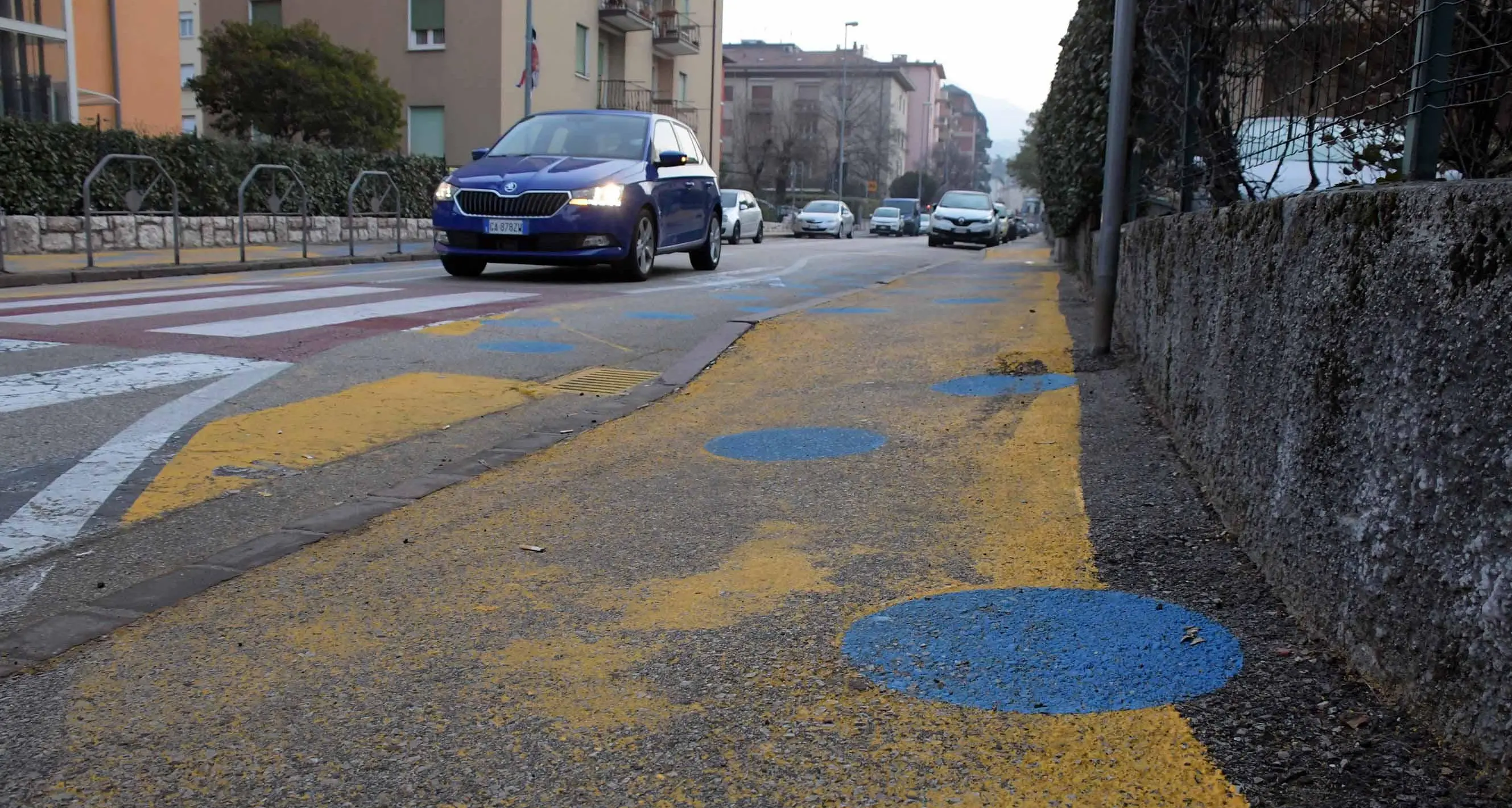 Promossa “l’urbanistica tattica” di via Zandonai: colori e design frenano il traffico