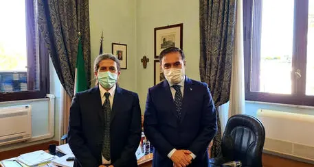 Il ministero dell’Istruzione revoca l'incarico a Vespa. Azzolina: “Era il mio stalker”