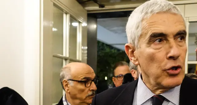 Figli coppie gay: Casini,diritti bimbi altro da utero in affitto
