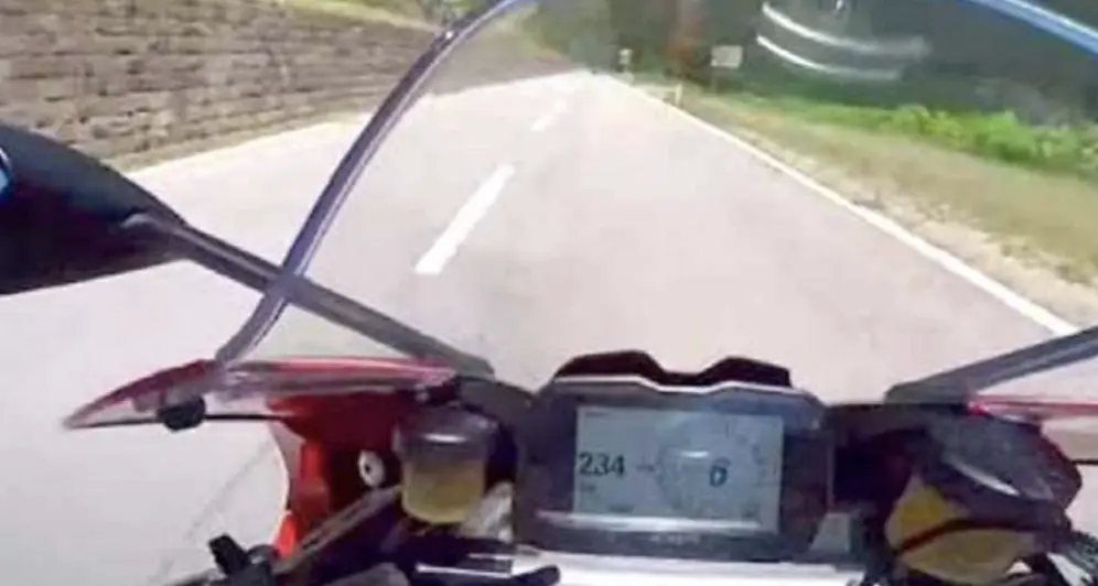 In val di Cembra a 234 chilometri all'ora: rimosso dai social il folle video “Facciamo i criminali”