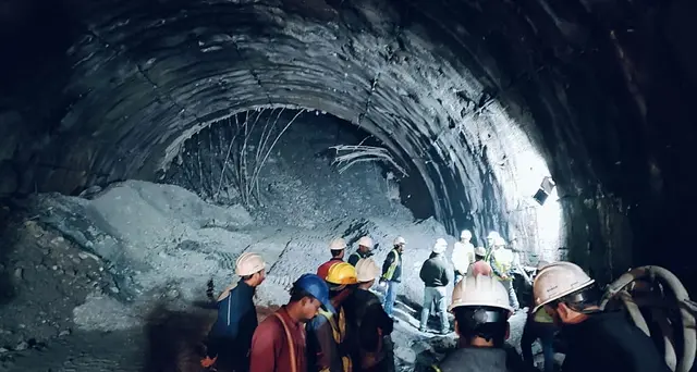 India: si lavora per liberare 40 operai nel tunnel crollato