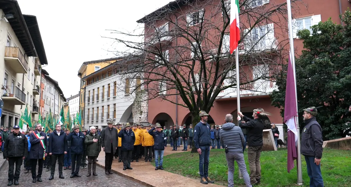 Fugatti dice sì alla leva obbligatoria: “Servizio a favore della comunità, da preservare i valori degli alpini”