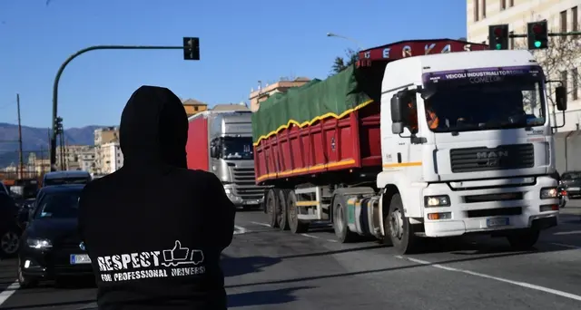 Via libera Ue all'Italia per 300 milioni di aiuti a autotrasportatori