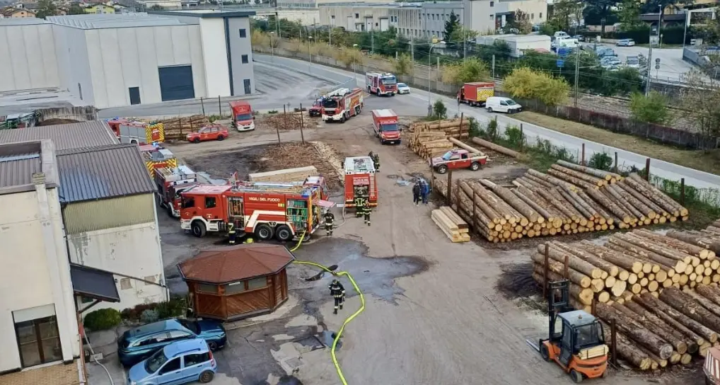 Incendio in una falegnameria di Lavis, cinque dipendenti sottoposti a dei controlli sanitari